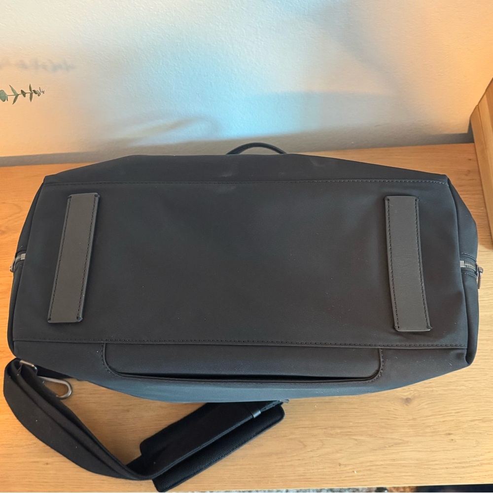 Away | The Everywhere Bag | Jet Black - Picture 16 of 17